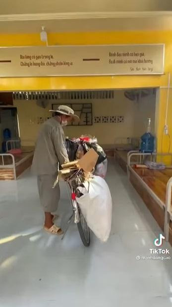 Các cụ không bị bắt buộc phải ở cố định tại đây. Các cụ không bị bắt buộc phải ở cố định tại đây.