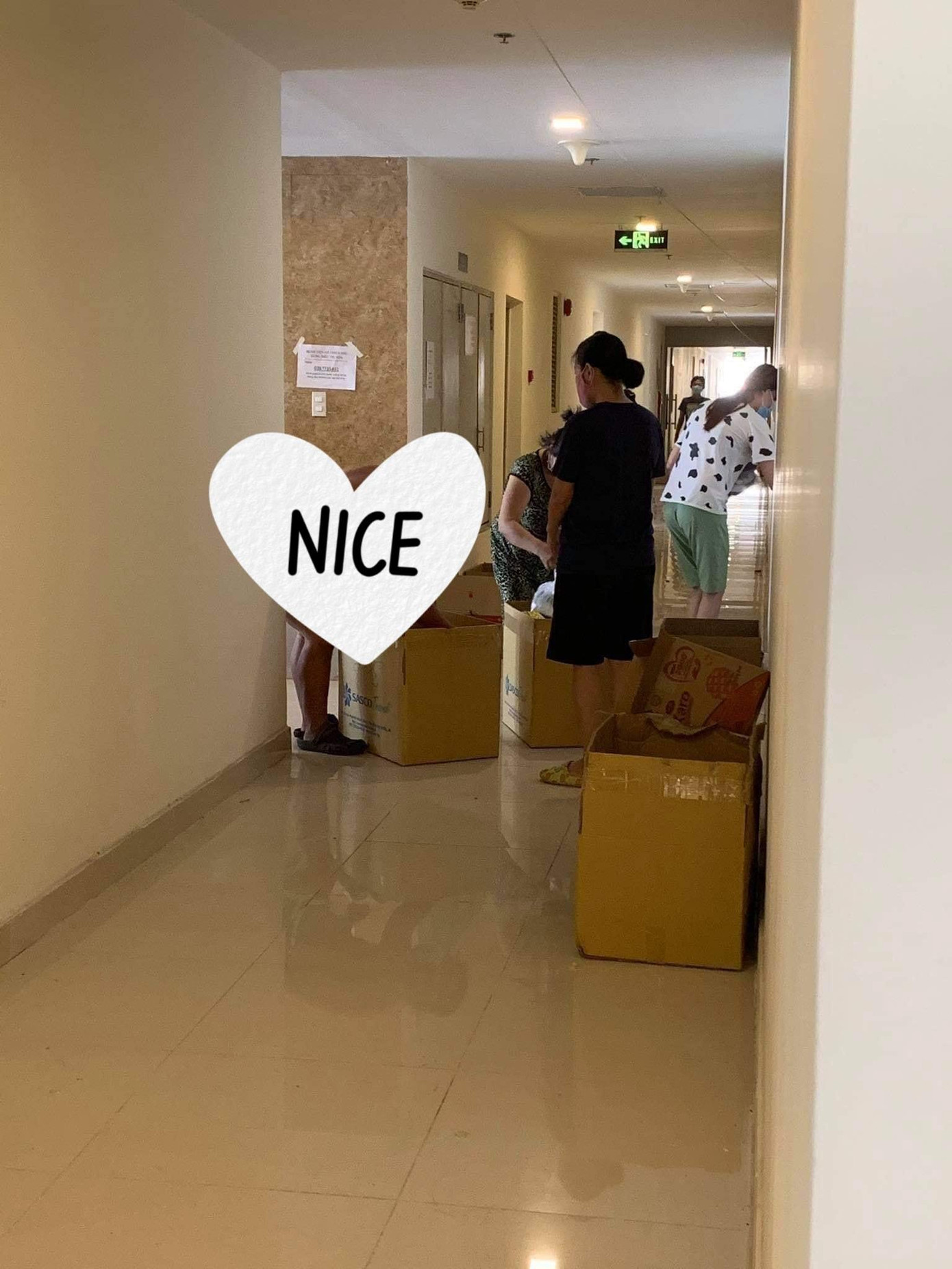 Mọi người sẽ ở trong những căn hộ, khi có dấu hiệu trở nặng sẽ gọi điện đường dây nóng cho bác sĩ. Mọi người sẽ ở trong những căn hộ, khi có dấu hiệu trở nặng sẽ gọi điện đường dây nóng cho bác sĩ.