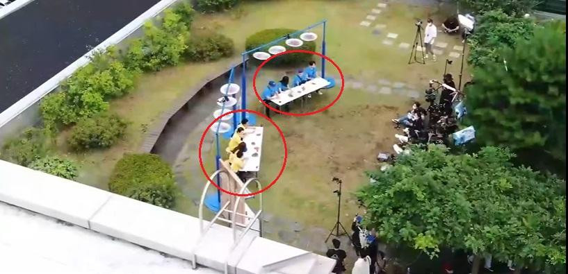 Một cảnh quay tại Hàn Quốc chỉ có 8 thành viên, điều này khiến netizen nghi vấn Jack đã vắng mặt.