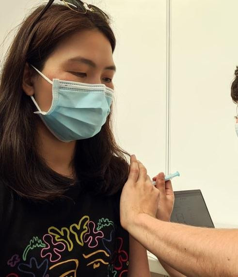 Chị Linh Nguyễn hiện đã tiêm 1 mũi vắc xin phòng chống COVID-19. (Ảnh: Linh Nguyễn)