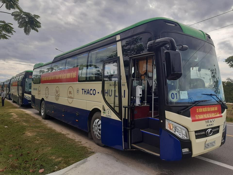 Sáng 21/7, đoàn xe từ Tam Kỳ (Quảng Nam) cũng đã lên đường vào TP.HCM đón người dân về quê giữa lúc bùng dịch. (Ảnh: Công Trình)