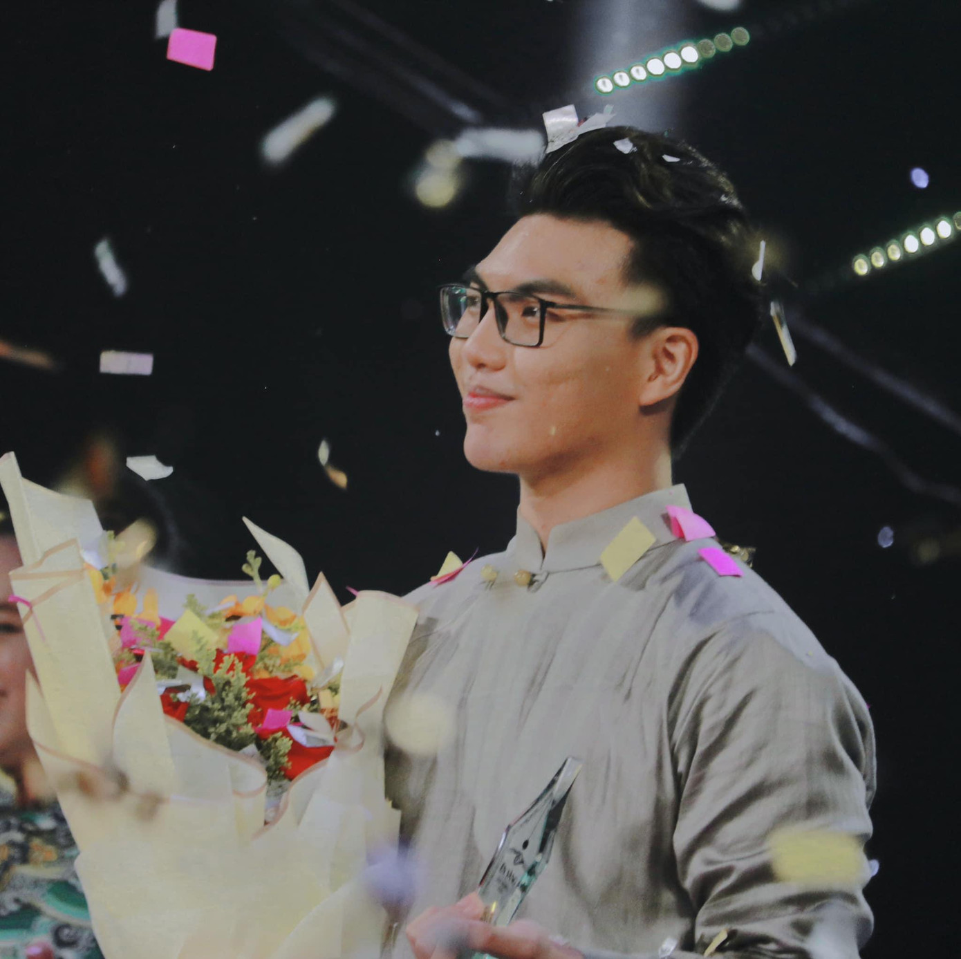 Trọng Nghĩa đoạt giải Á quân Én Vàng Học đường 2020. Trọng Nghĩa đoạt giải Á quân Én Vàng Học đường 2020.