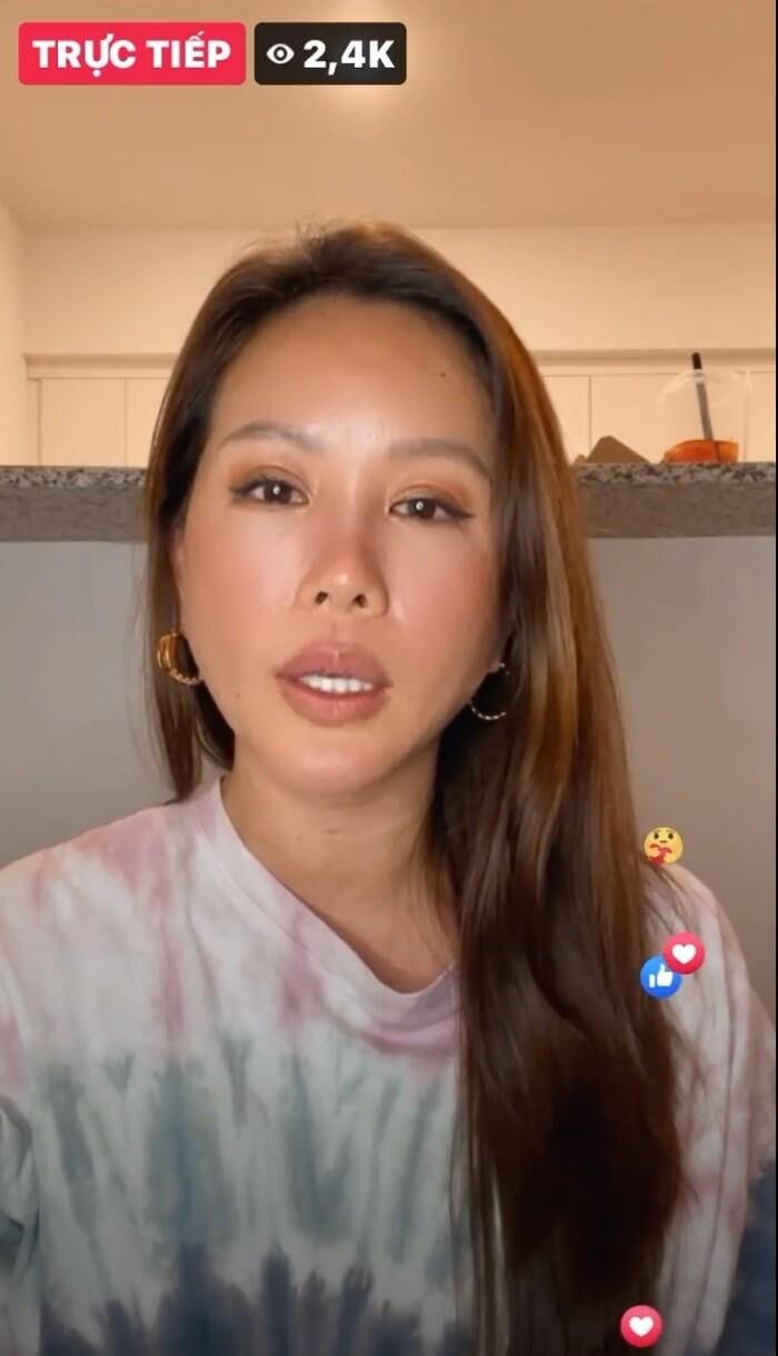 Hoa hậu Thu Hoài livestream vào tối 8/7.