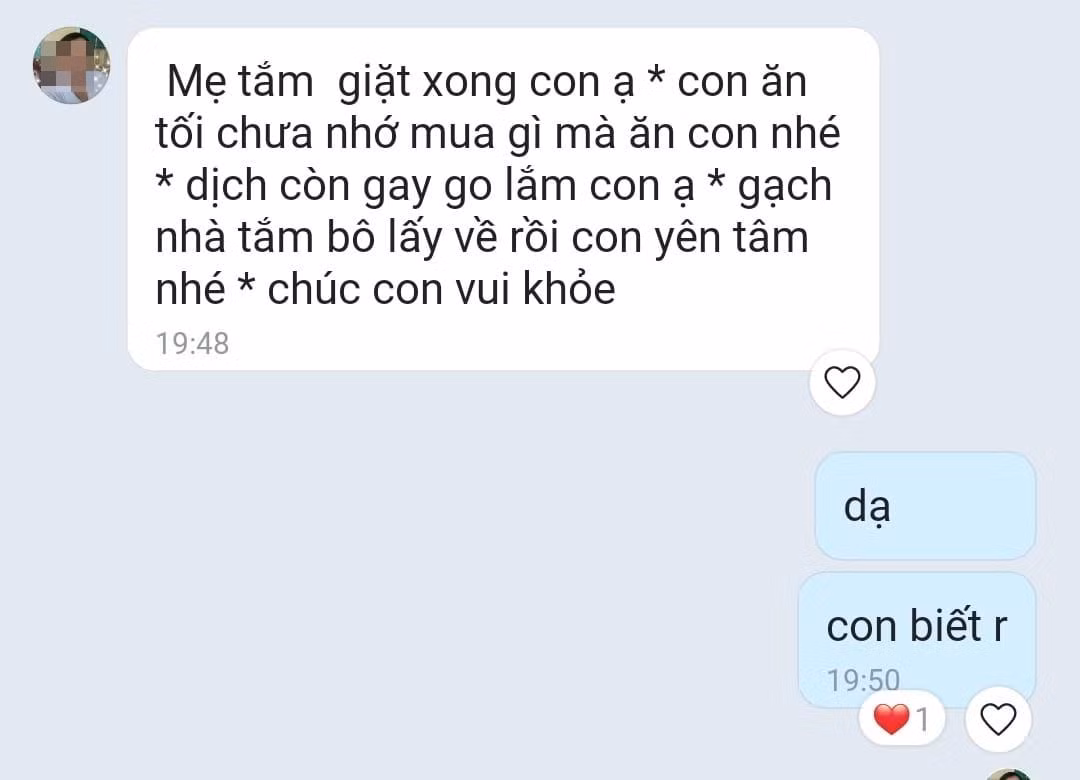 Mẹ của anh bạn này có thói quen dùng dấu sao để thay cho dấu chấm câu. (Ảnh: Cường Nguyễn)