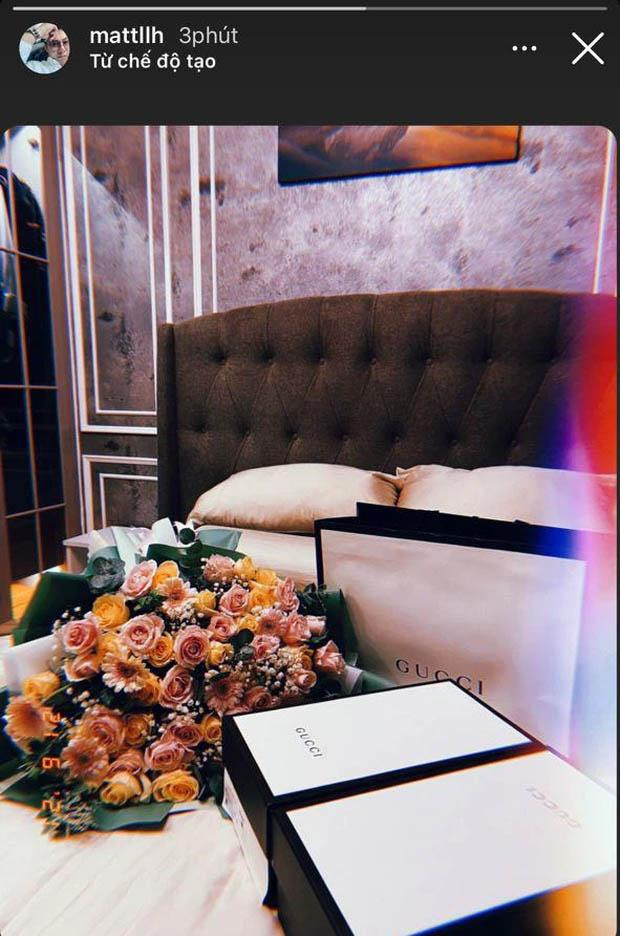 Matt Liu đăng ảnh hoa và quà ngày 21/6/2021 - kỷ niệm 1 năm quen Hương Giang.