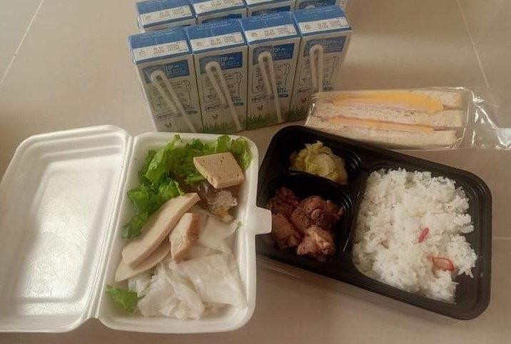 Phần ăn hằng ngày của mỗi người tại bệnh viện. Phần ăn hằng ngày của mỗi người tại bệnh viện.