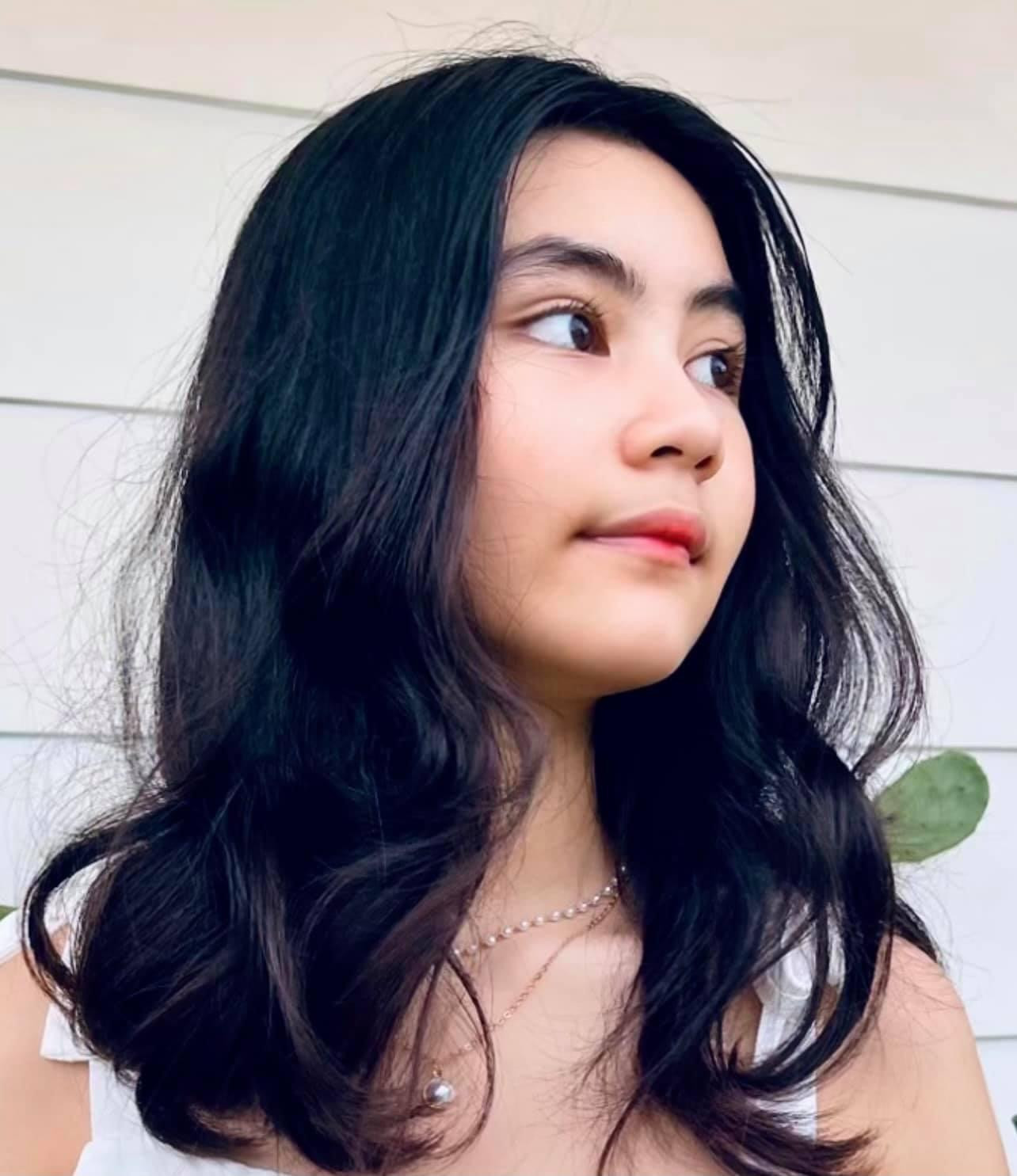 Đôi mắt to tròn, hàng lông mày rậm của Hạt Dẻ khiến nhiều người xuýt xoa khen ngợi. Đôi mắt to tròn, hàng lông mày rậm của Hạt Dẻ khiến nhiều người xuýt xoa khen ngợi.