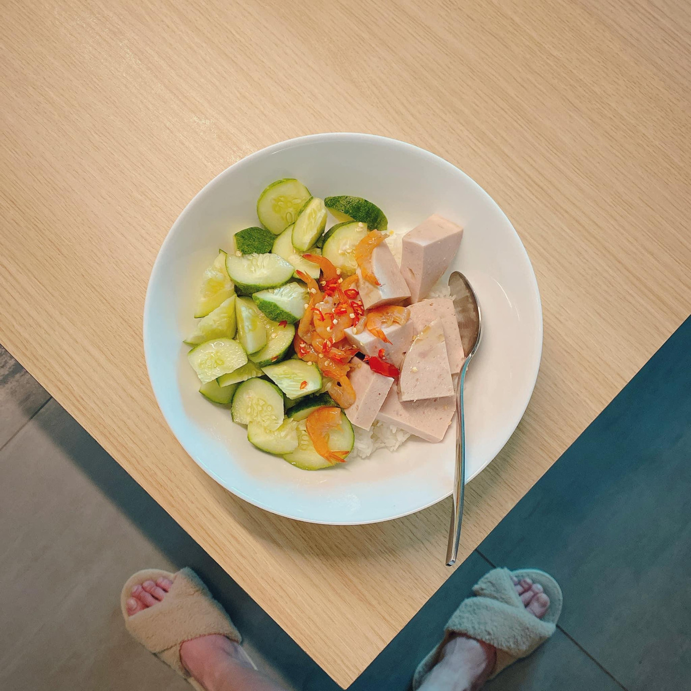 Lại một màn mang dép ngược!