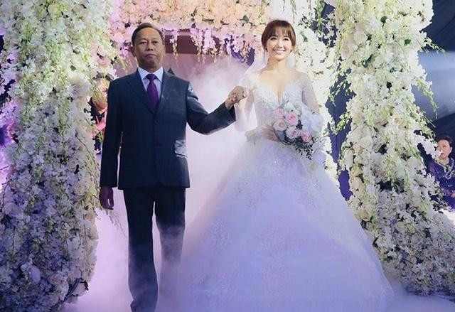 Bố của Hari Won hiện ở Hàn Quốc để điều trị bệnh.