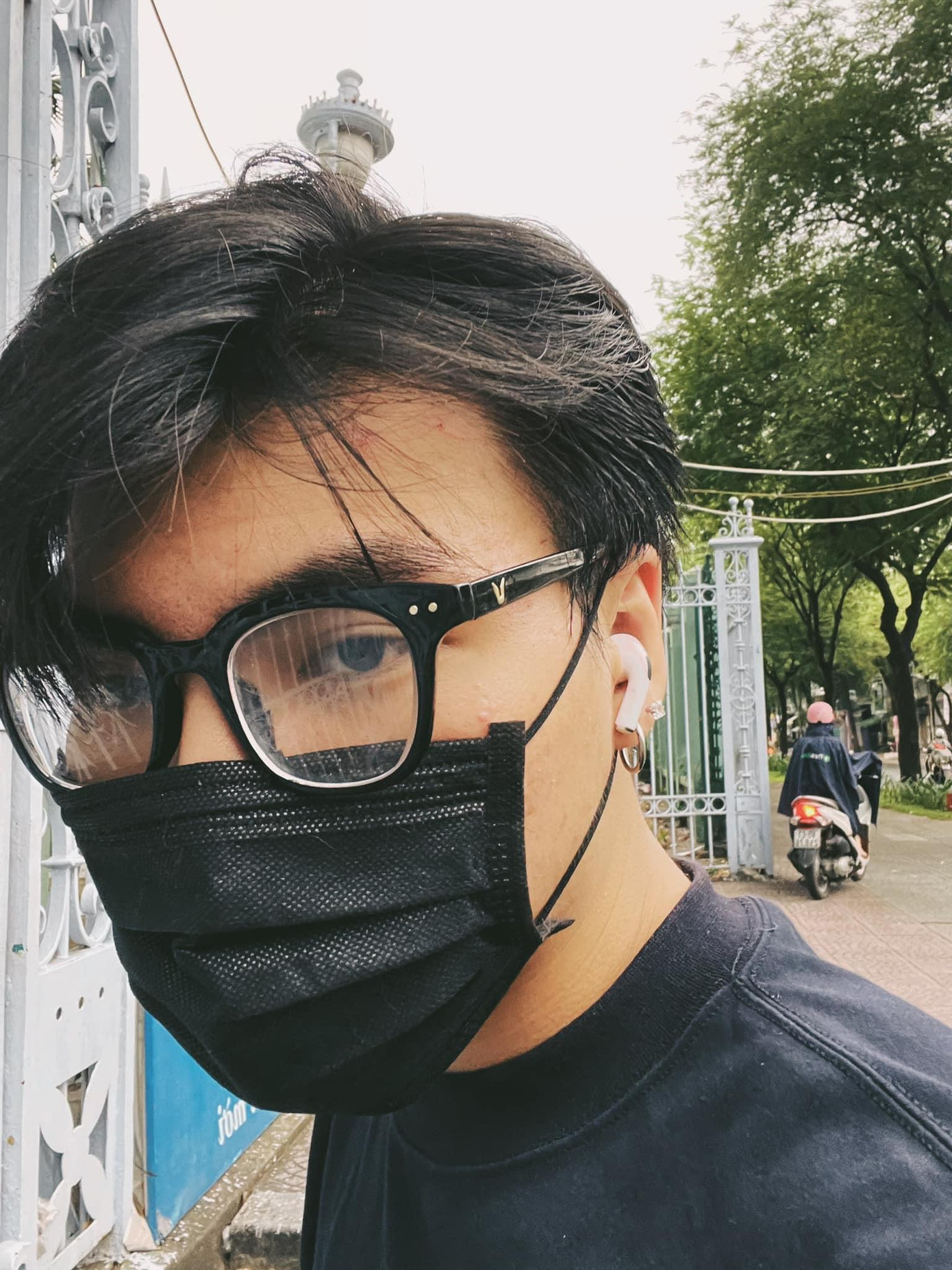 Trọng Nghĩa có trải nghiệm không mấy vui vẻ khi đạp xe tập thể dục buổi chiều tối. Trọng Nghĩa có trải nghiệm không mấy vui vẻ khi đạp xe tập thể dục buổi chiều tối.