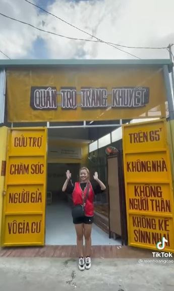 "Quán trọ Trăng Khuyết" dành cho các cụ già vô gia cư trên 65 tuổi được ở miễn phí. "Quán trọ Trăng Khuyết" dành cho các cụ già vô gia cư trên 65 tuổi được ở miễn phí.