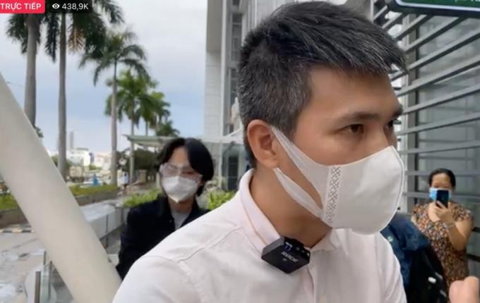 Livestream của Công Vinh - Thủy Tiên thu hút gần nửa triệu lượt xem cùng lúc. Livestream của Công Vinh - Thủy Tiên thu hút gần nửa triệu lượt xem cùng lúc.