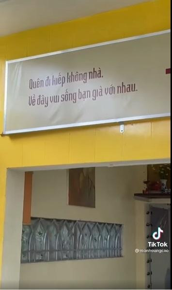 Những câu thơ xúc động trên tường của quán trọ. Những câu thơ xúc động trên tường của quán trọ.