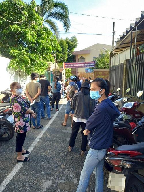 Tiêm vắc-xin là cần thiết trong việc phòng, chống dịch COVID-19. Tiêm vắc-xin là cần thiết trong việc phòng, chống dịch COVID-19.