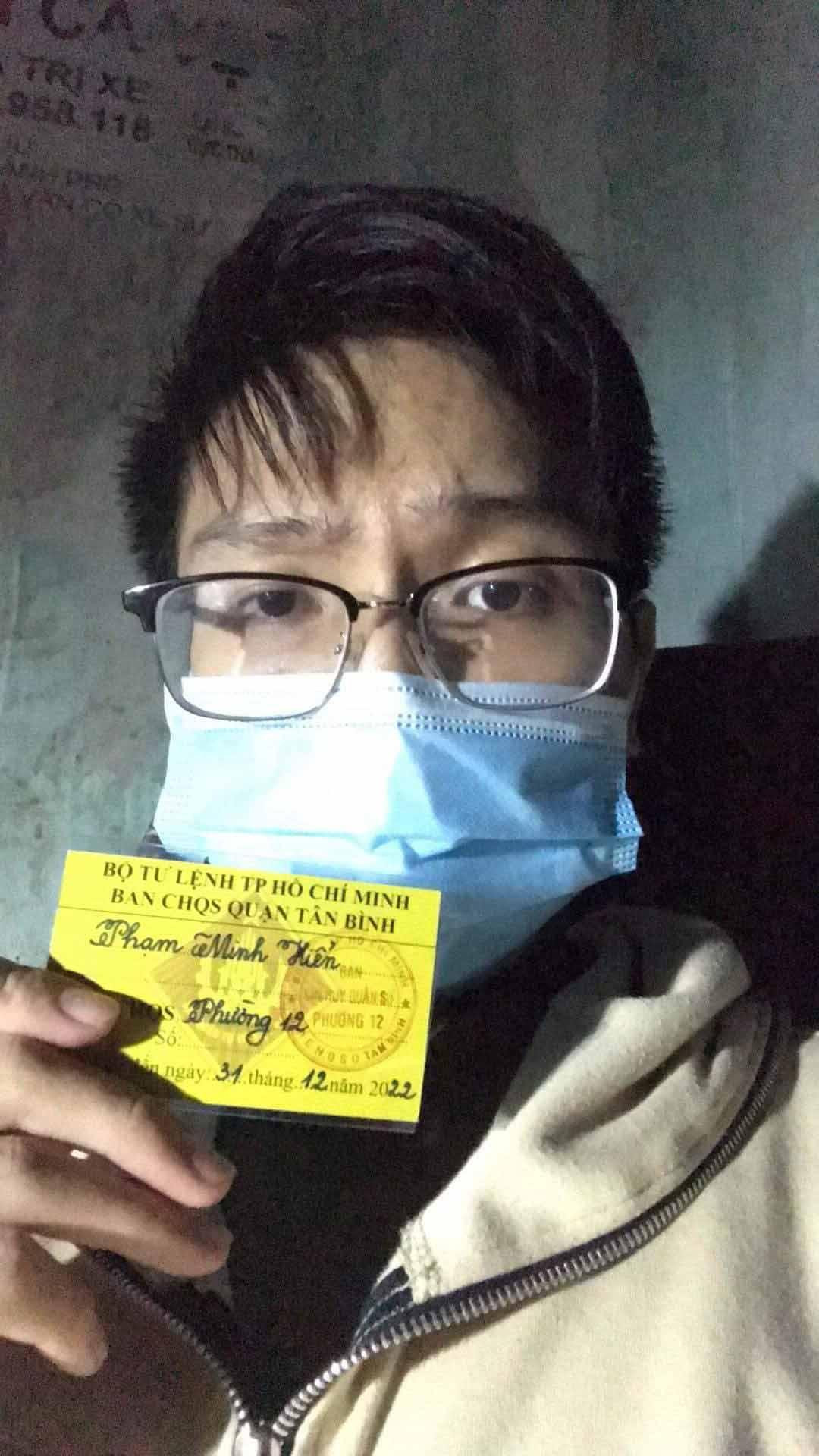 Minh Hiển tự thu xếp ăn uống, sinh hoạt, khử khuẩn để đảm bảo an toàn khi trực chốt.