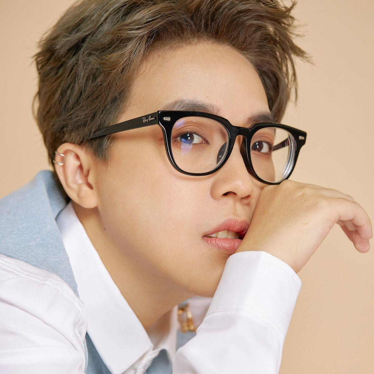 Kai Đinh gắn liền với những ca khúc hit như Có Em Chờ, Điều Buồn Nhất... Kai Đinh gắn liền với những ca khúc hit như Có Em Chờ, Điều Buồn Nhất...