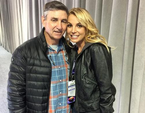 Britney Spears lên tiếng tố cáo bố ruột khiến cô sống như nô lệ suốt 13 năm. Britney Spears lên tiếng tố cáo bố ruột khiến cô sống như nô lệ suốt 13 năm.