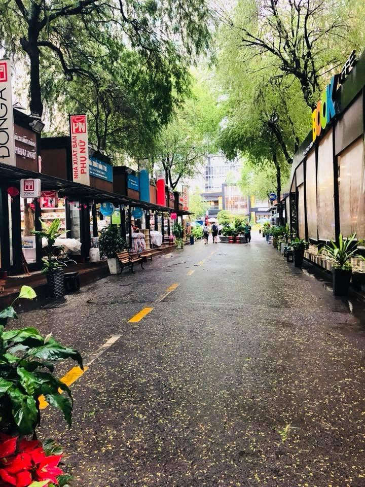 Đường sách TP.HCM còn là điểm &quot;check-in&quot; cực xịn với không gian thơ mộng, xanh mướt. (Ảnh: Đường sách TP.HCM)