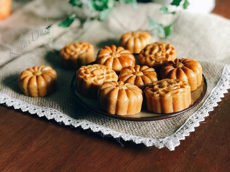 Những chiếc bánh nướng vàng ươm mới được ra lò. Những chiếc bánh nướng vàng ươm mới được ra lò.