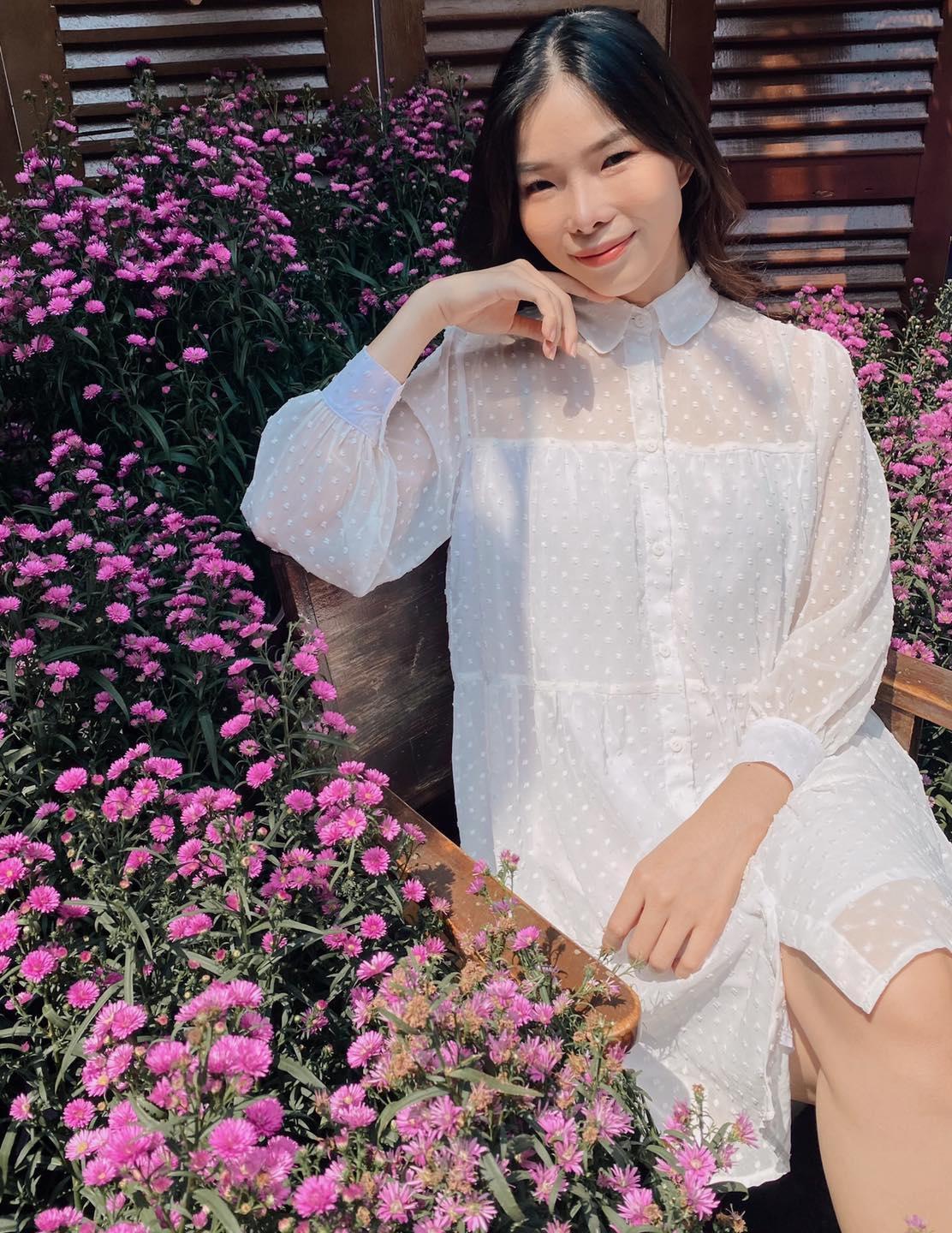 Khi còn là học sinh cấp ba, chị Xuân Thảo đã tự trang trải học phí nhờ khoản nhuận bút cộng tác với nhà Hoa. Khi còn là học sinh cấp ba, chị Xuân Thảo đã tự trang trải học phí nhờ khoản nhuận bút cộng tác với nhà Hoa.