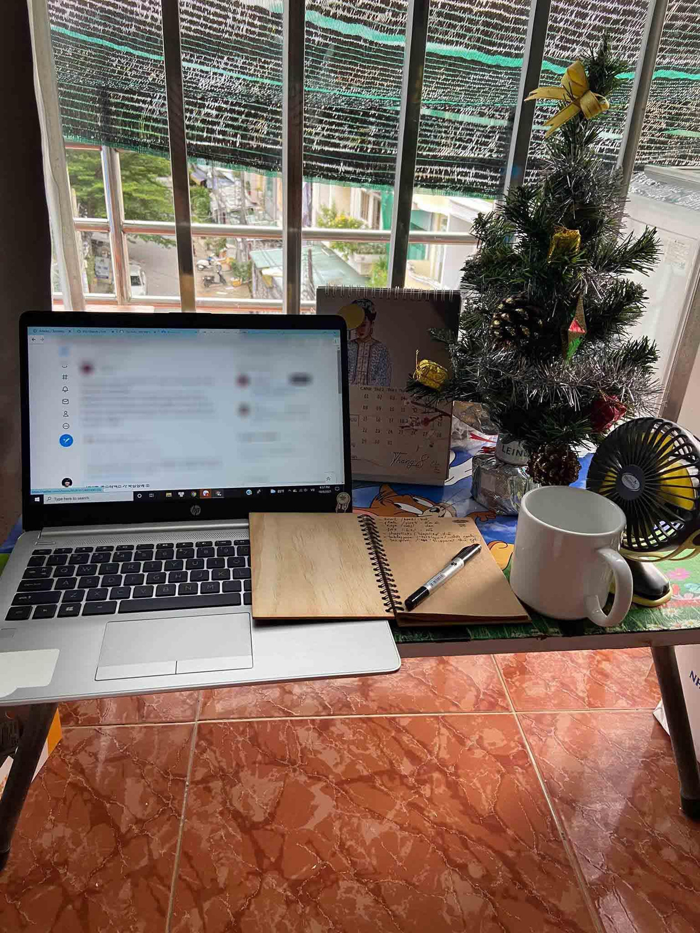 Hơn 4 tháng làm việc ở nhà, Minh Tâm cho biết dễ mất tập trung và hy vọng sớm được quay lại công ty. (Ảnh: Minh tâm) Hơn 4 tháng làm việc ở nhà, Minh Tâm cho biết dễ mất tập trung và hy vọng sớm được quay lại công ty. (Ảnh: Minh tâm)