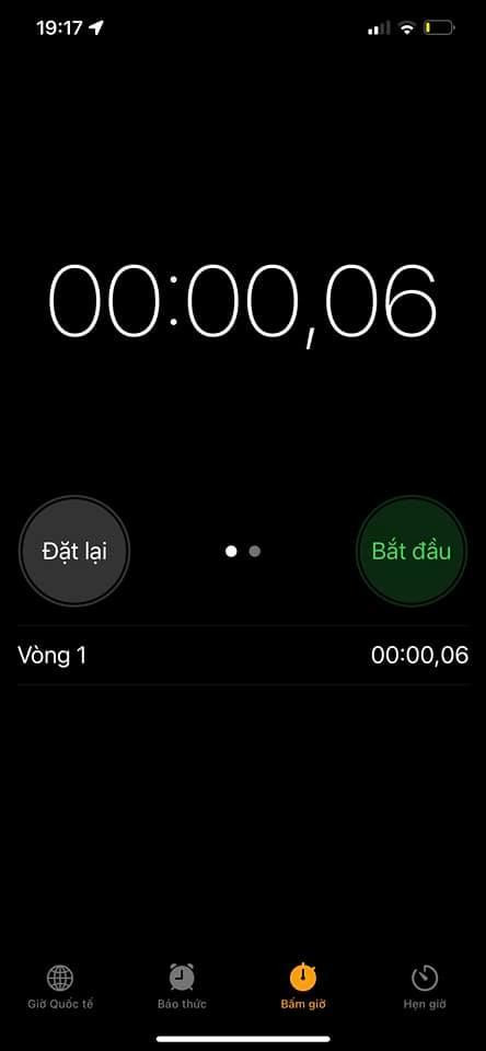 Để có 6 giây khoe với dân mạng, netizen miệt mài bấm cạn pin điện thoại.