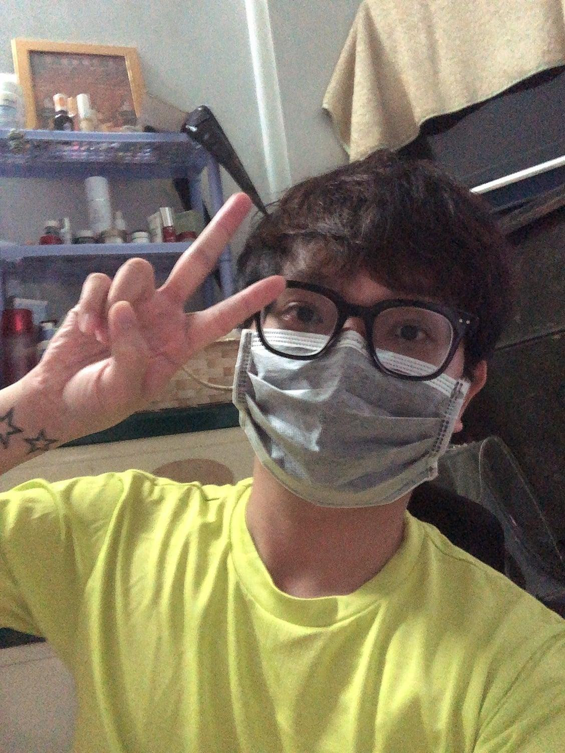 Vương Đức cố gắng giữ bình tĩnh khi các thành viên trong gia đình nhiễm COVID-19.