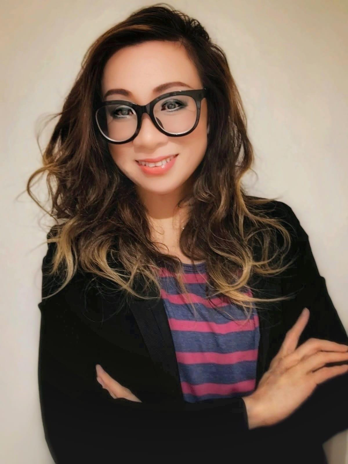 PGS.TS Nguyễn Phương Mai cộng tác với Hoa Học Trò khi học lớp 10 và trở thành Thư ký tòa soạn trẻ nhất lịch sử báo Hoa. PGS.TS Nguyễn Phương Mai cộng tác với Hoa Học Trò khi học lớp 10 và trở thành Thư ký tòa soạn trẻ nhất lịch sử báo Hoa.