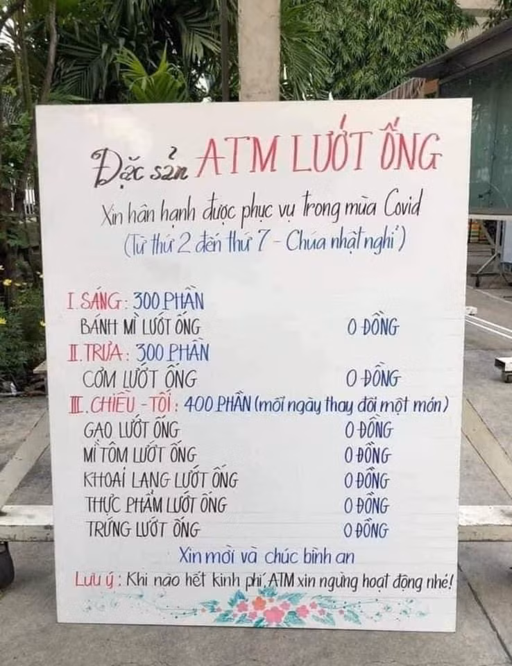Tấm bảng ấm lòng mùa dịch. Ảnh: Page Yêu Sài Gòn