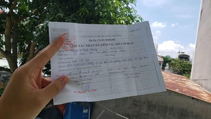 Nam sinh hài hước cho biết, sau khi tiêm vắc-xin về còn ăn nhiều hơn trước. Nam sinh hài hước cho biết, sau khi tiêm vắc-xin về còn ăn nhiều hơn trước.