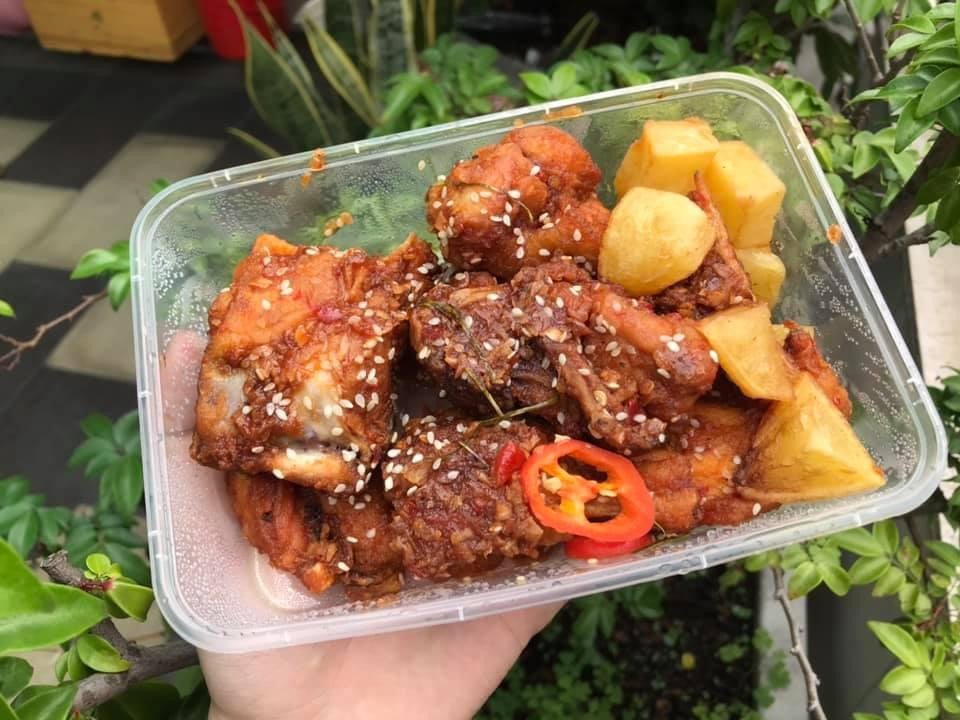 Một người bạn quen trong lúc mua hàng online gửi tặng đồ ăn. (Ảnh: Mỹ Huê) Một người bạn quen trong lúc mua hàng online gửi tặng đồ ăn. (Ảnh: Mỹ Huê)