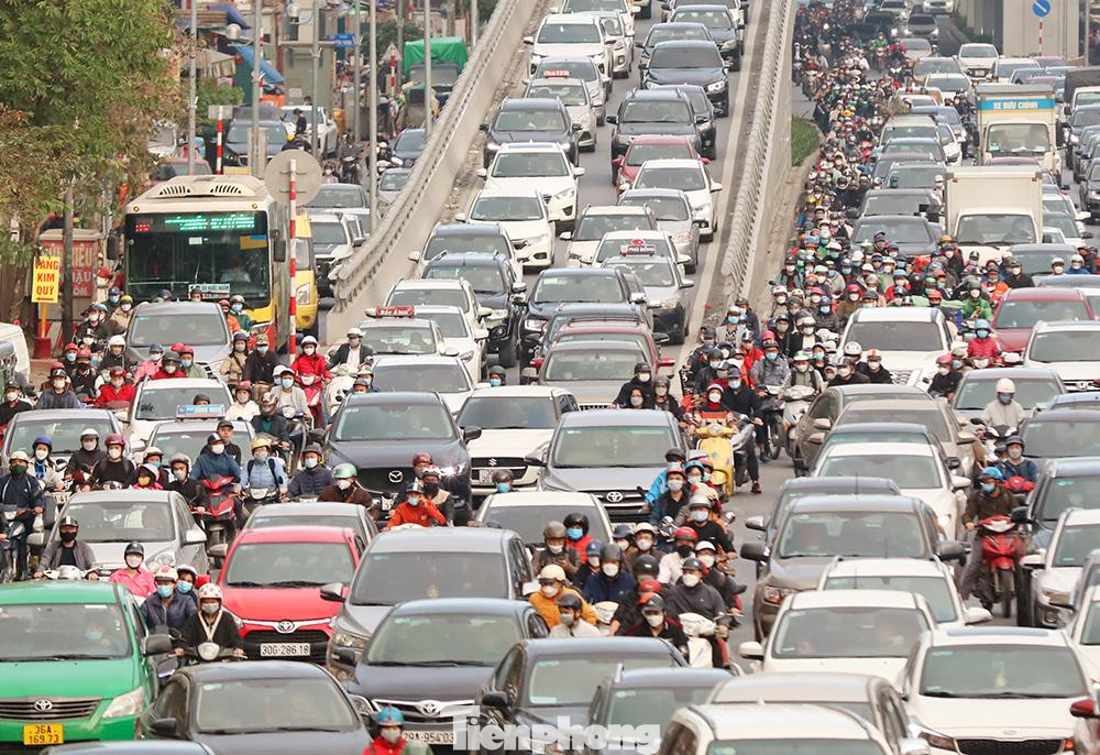 Ôtô, xe máy gần như không thể di chuyển, chôn chân tại chỗ