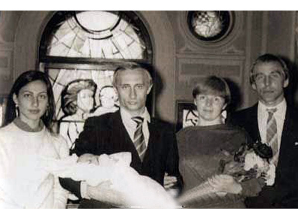 Vợ chồng họ sinh cô con gái đầu lòng Maria Putina năm 1985