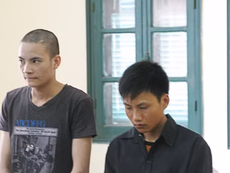 Hai hung thủ nhận án tù. Ảnh: H.A