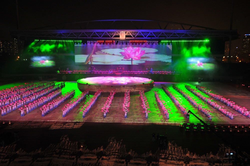 Màn trình diễn đặc sắc tại đêm hội "Thăng Long - Hà Nội - Thành phố rồng bay. Ảnh: Hồng Vĩnh Màn trình diễn đặc sắc tại đêm hội "Thăng Long - Hà Nội - Thành phố rồng bay. Ảnh: Hồng Vĩnh