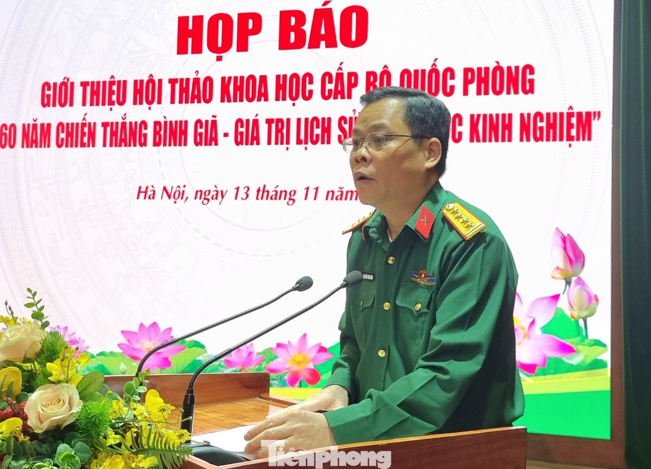 Đại tá, PGS, TS. Nguyễn Văn Sáu phát biểu tại họp báo.