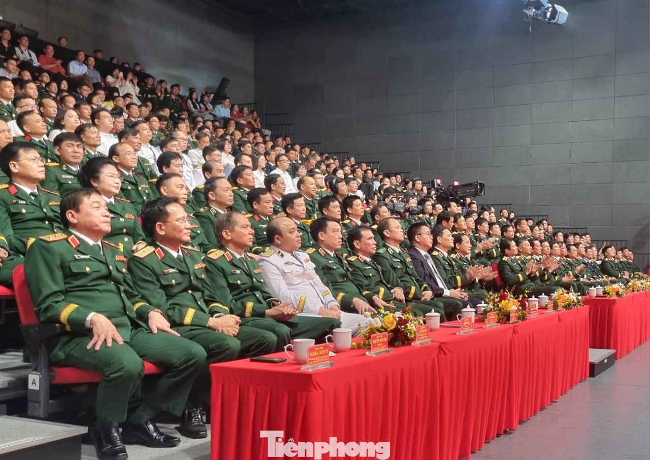 Đại biểu dự lễ trao giải Cuộc thi video clip toàn quốc “Người lính tôi yêu” và Cuộc thi viết toàn quốc “Chuyện kể ở đại đội”. Đại biểu dự lễ trao giải Cuộc thi video clip toàn quốc “Người lính tôi yêu” và Cuộc thi viết toàn quốc “Chuyện kể ở đại đội”.