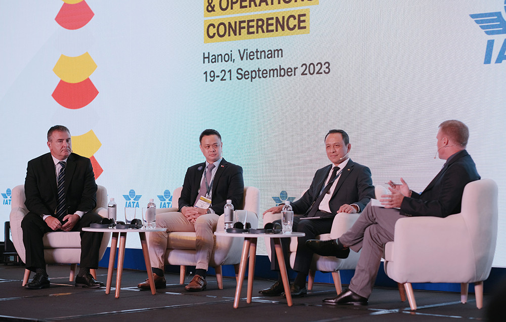 Lãnh đạo IATA, các hãng hàng không thế giới và Việt Nam cùng chia sẻ về các khó khăn giai đoạn phục hồi và nguy cơ với an toàn hàng không tại hội nghị.
