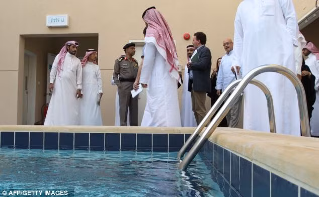 Bể bơi được thiết kế trong tòa nhà được xem là nhà tù ở thành phố Riyadh, Ả rập Xê Út 