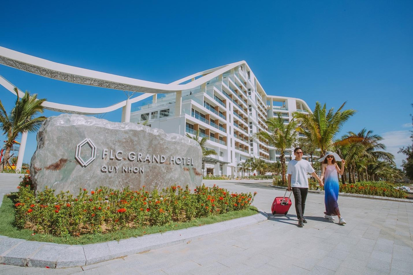FLC Grand Hotel Quy Nhon thuộc quần thể FLC Quy Nhơn là một trong những khách sạn có quy mô bậc nhất Việt Nam. FLC Grand Hotel Quy Nhon thuộc quần thể FLC Quy Nhơn là một trong những khách sạn có quy mô bậc nhất Việt Nam.