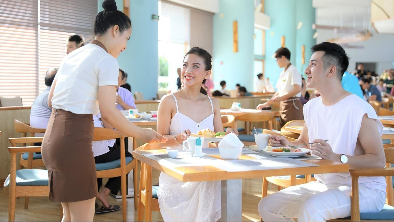 Nếu bạn là một tín đồ của ẩm thực Á, Âu thì đừng bỏ lỡ những trải nghiệm ẩm thực thú vị từ chuỗi các nhà hàng tại FLC Quy Nhơn. Nếu bạn là một tín đồ của ẩm thực Á, Âu thì đừng bỏ lỡ những trải nghiệm ẩm thực thú vị từ chuỗi các nhà hàng tại FLC Quy Nhơn.