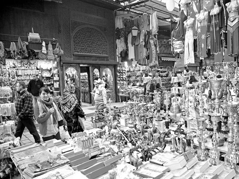 Mua bán tại chợ cổ El Khalili 