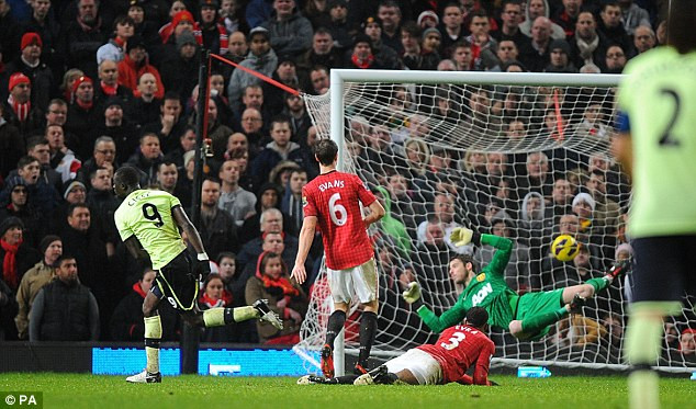 Newcastle 3 lần dẫn trước M.U