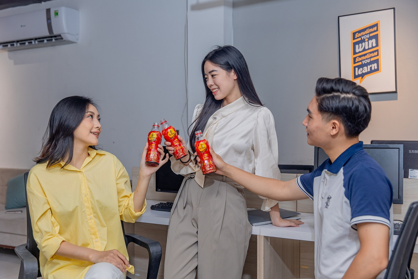 Thanh lọc cơ thể với Trà Dr Thanh để nỗ lực làm việc, mong được thưởng tết sớm vào cuối năm.