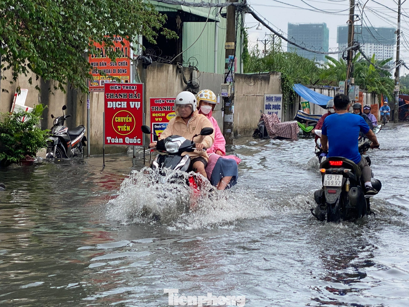 Trong chiều và tối nay (27/9), khu vực Nam bộ sẽ có mưa rào và dông rải rác, cục bộ có nơi mưa to với lượng mưa từ 10-30mm, cục bộ có nơi trên 50mm. (Ảnh minh họa)