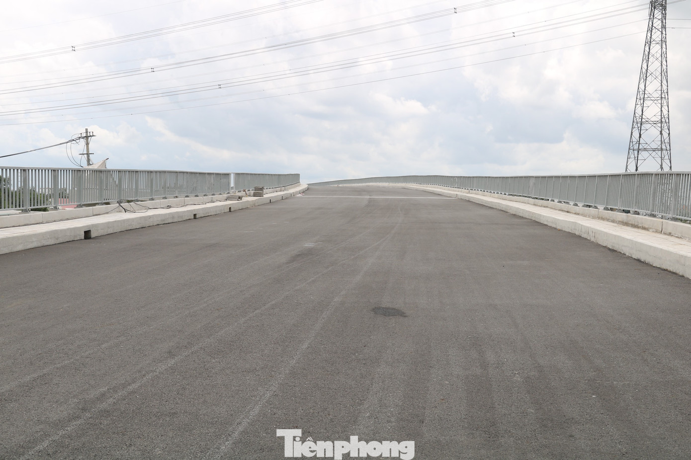 Cầu Rạch Cây Khô sau khi hoàn thành sẽ đóng vai trò kết nối giao thông giữa huyện Bình Chánh và huyện Nhà Bè. Khi công trình hoàn thành và thông xe sẽ giúp người dân đi lại thuận tiện, rút ngắn quãng đường di chuyển. Người dân hai địa phương sẽ không còn chịu cảnh “qua sông phải lụy đò” hoặc đi đường vòng với quãng đường gần 10km.