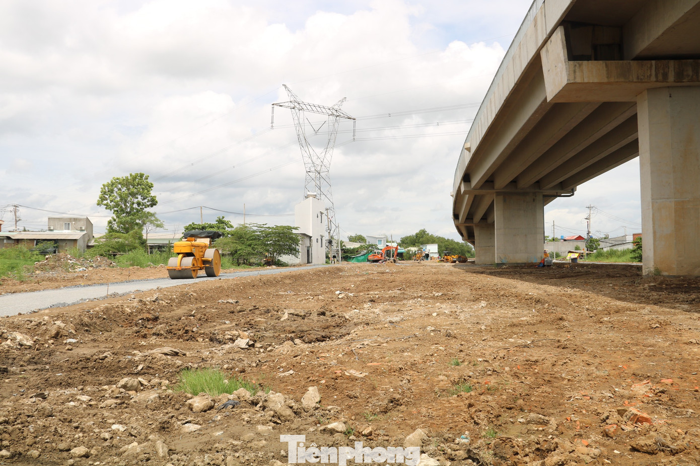 Theo ghi nhận của PV, sau khi được tháo gỡ khó khăn về mặt bằng, các hạng mục chính của dự án cầu Rạch Cây Khô đã thành hình.