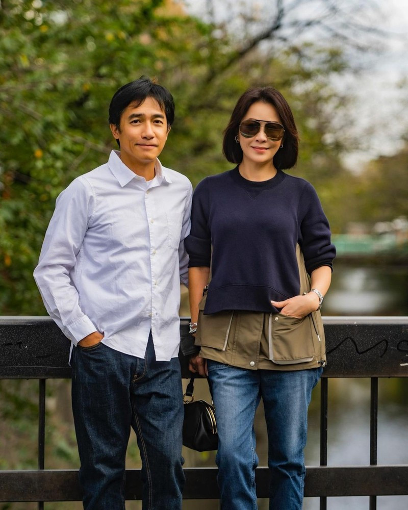 Tất cả biểu hiện kỳ quặc của Lương Triều Vỹ đều được Lưu Gia Linh bao dung, thấu hiểu. Tất cả biểu hiện kỳ quặc của Lương Triều Vỹ đều được Lưu Gia Linh bao dung, thấu hiểu.