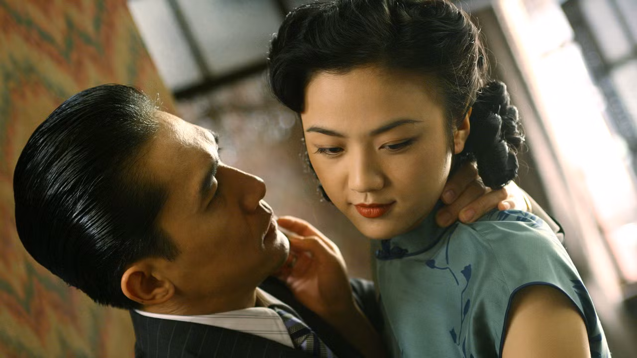 Lương Triều Vỹ cũng vướng tin đồn phim giả sex thật với Thang Duy.