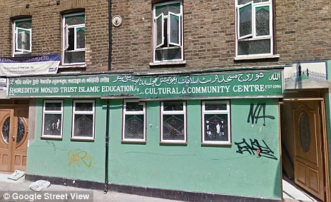 Nhà thờ diễn ra lễ thành hôn của giáo sĩ Hồi giáo với các bé gái